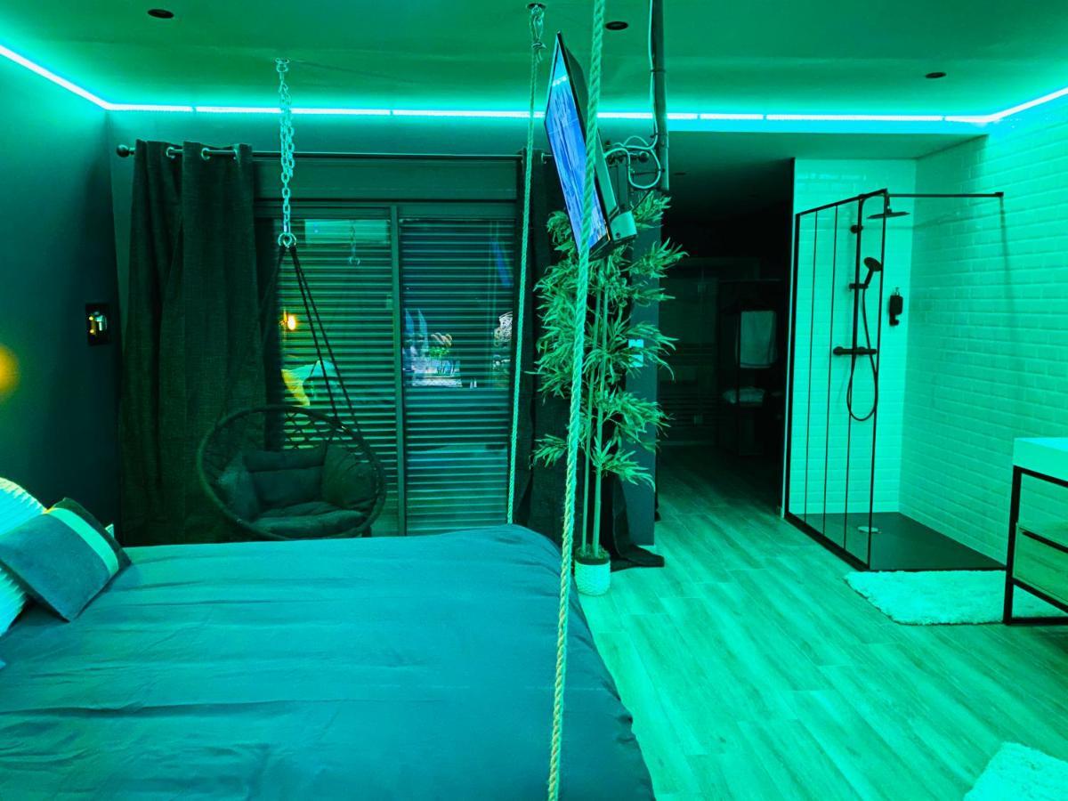 Capsule Temps Suspendu - Balneo, Home Cinema & Billard ヴァランシエンヌ エクステリア 写真